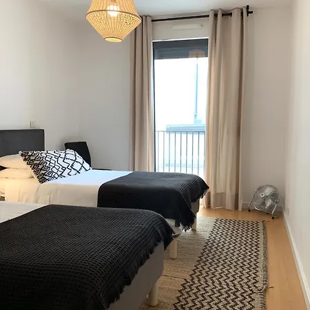 アパート Mm1 Cosy & In Baixa With Castle View And Free Parking! リスボン